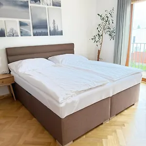 Familyvilla, New 4 Luxury Big Apartments, Parking Praha