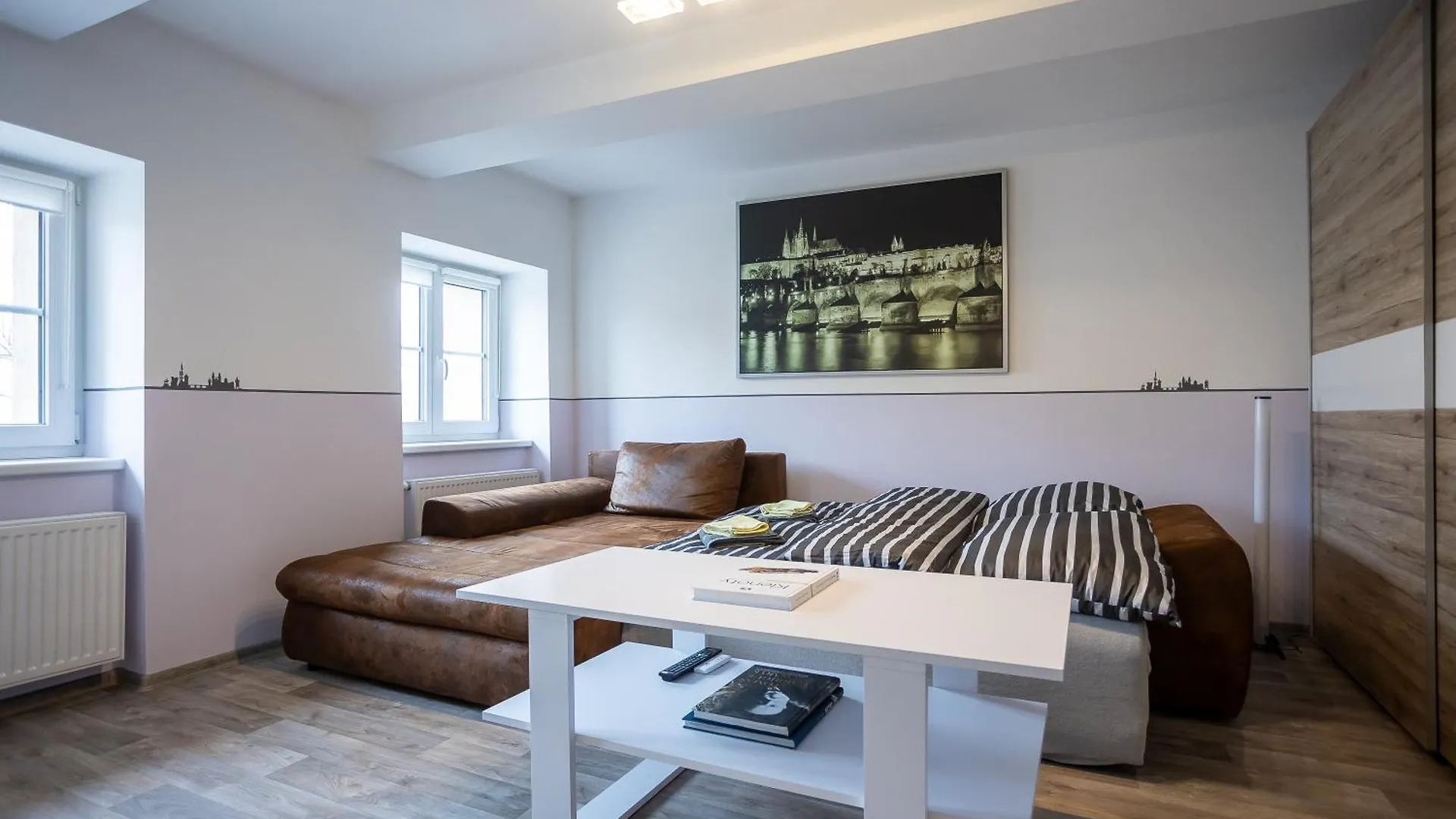 Spacious Apartment 20 Min From National Theatre Praga