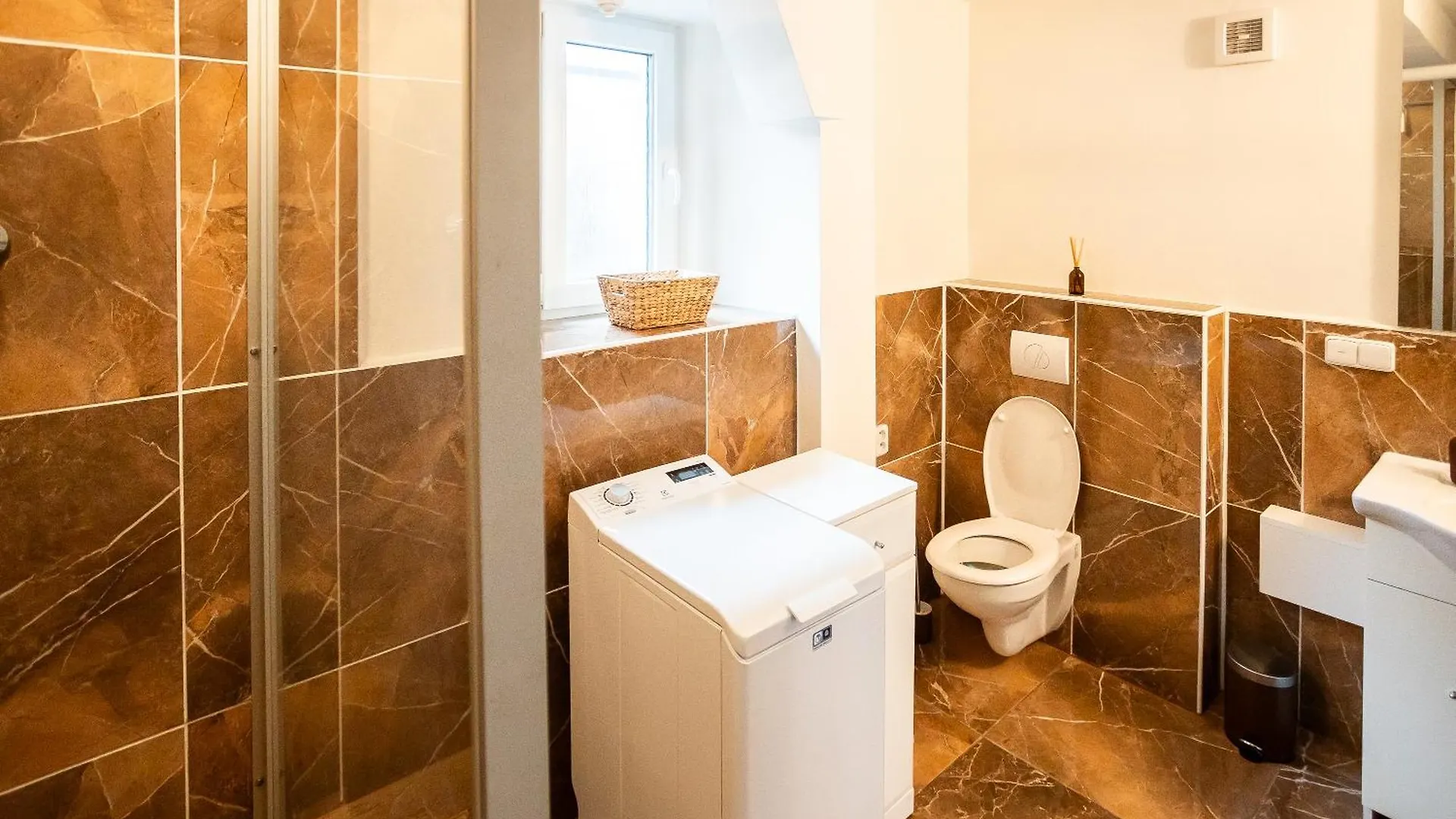 Spacious Apartment 20 Min From National Theatre Praga 0*,